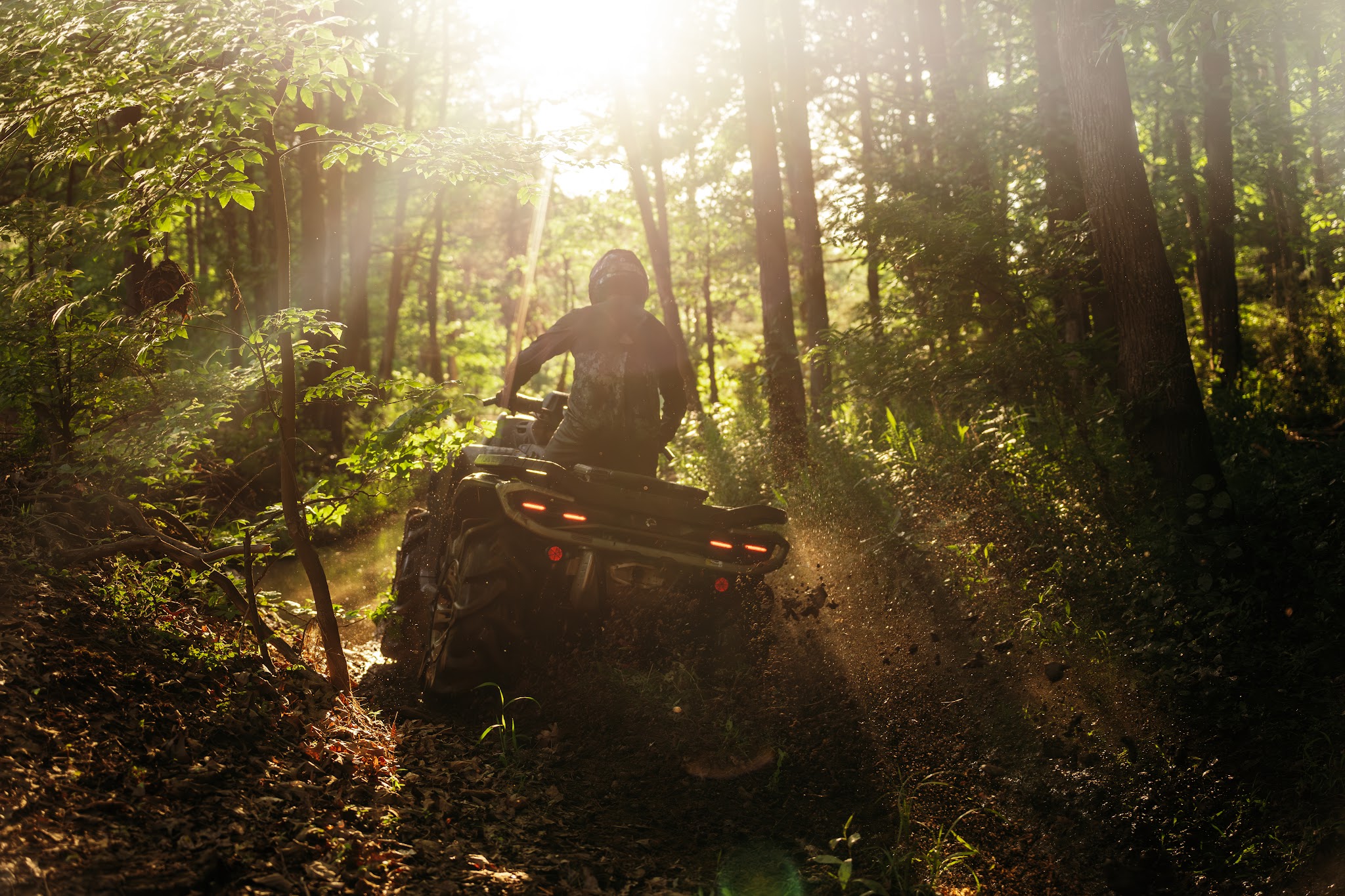 ORV-MY27-ATV-OUTLANDER-MAX-XMR-LOFT-GREEN-SATIN-ACTION-02597-RGB.jpg
